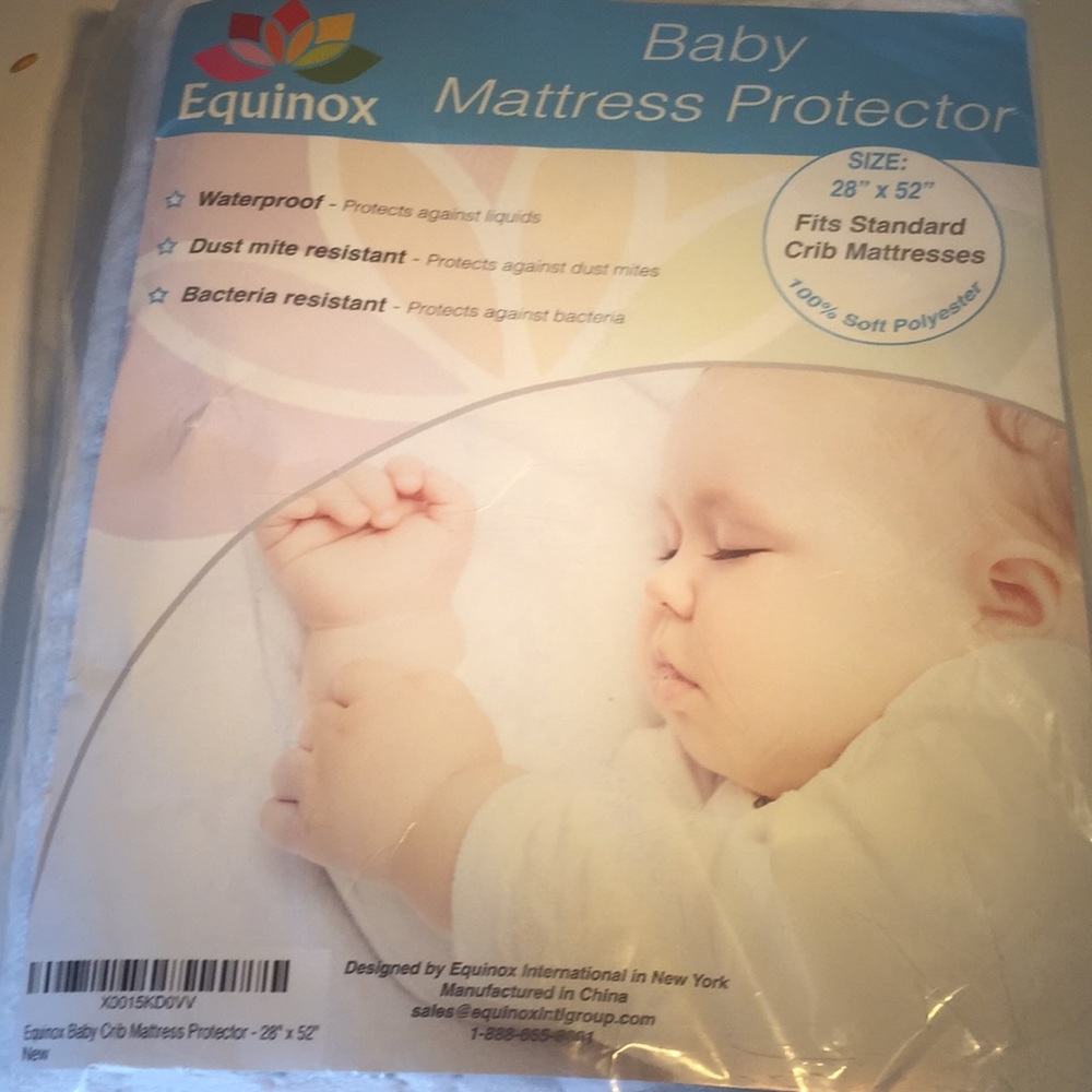 Baby crib mattress protector
